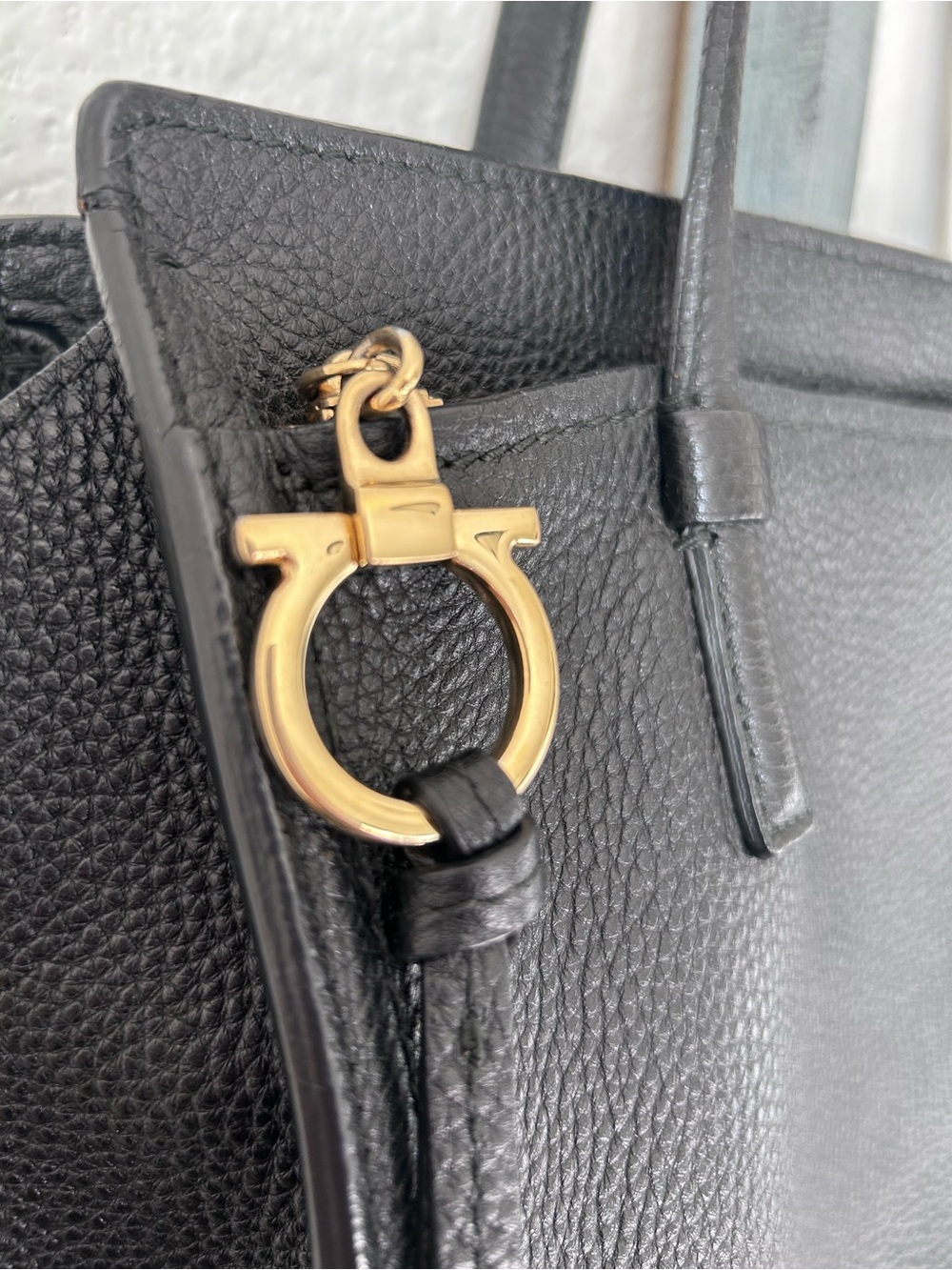 Salvatore Ferragamo Black Leather Tote with Gold Logo - Picture 2 of 11